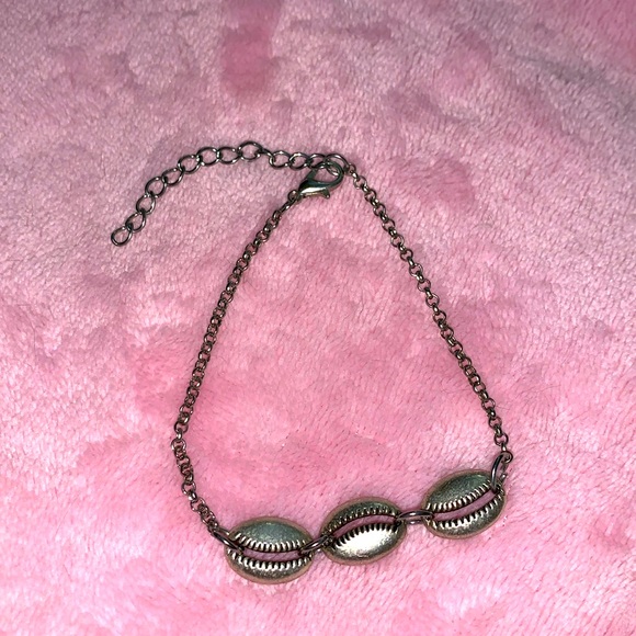 Silver toned cowry shells anklet bracelet - Picture 4 of 4